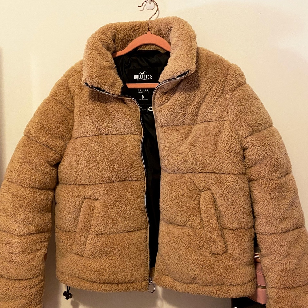 HOLLISTER TEDDY PUFFER JACKET 🧥